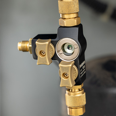 Strumento per il cambio della valvola da campo VC2G